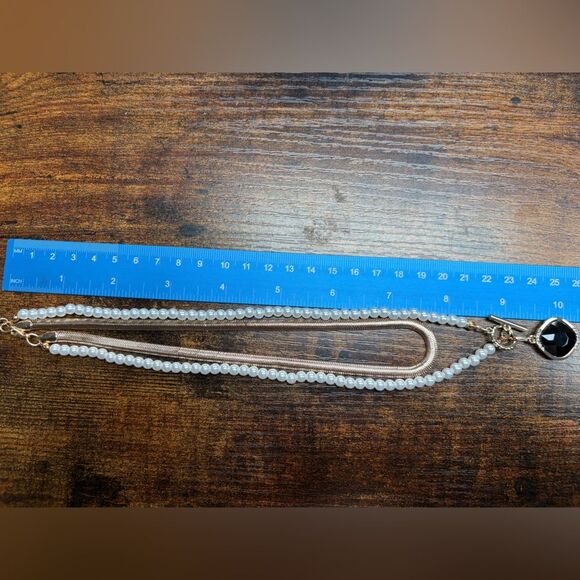 Elegant Gold Layered Necklace with Black Rhinestone Pendant - Picture 5 of 7